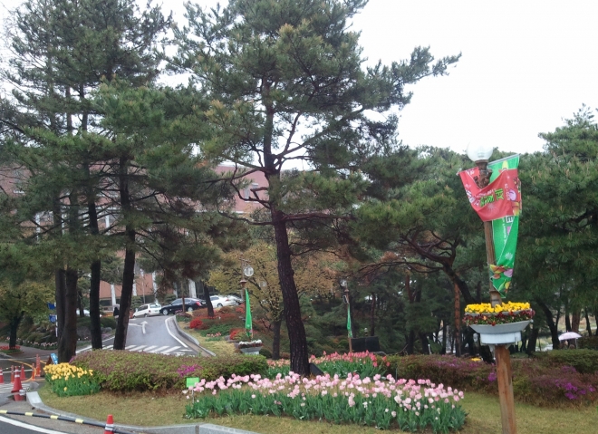 본관 앞
